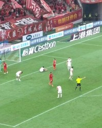 开云体育官网-3分钟2球！加布里埃尔横传，刘若钒包抄双响，海港4-1领先玉昆